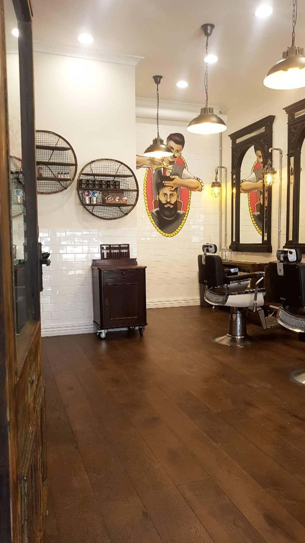 Port Melbourne shop interior: Commercial renovation & finishing